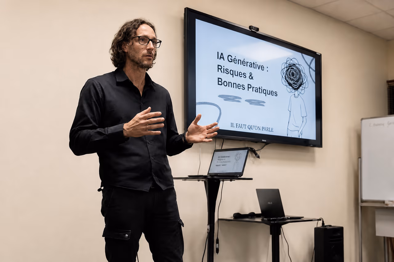Laurent Sbeghen pendant une intervention sur les usages de l'intelligence artificielle